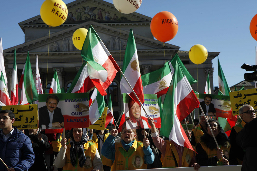 Les sympathisants de la Résistance iranienne exhortent la conférence de Munich à expulser Zarif