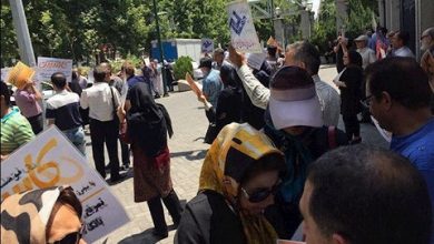 Les clients des établissements de crédit iraniens continuent de protester contre les investissements pillés