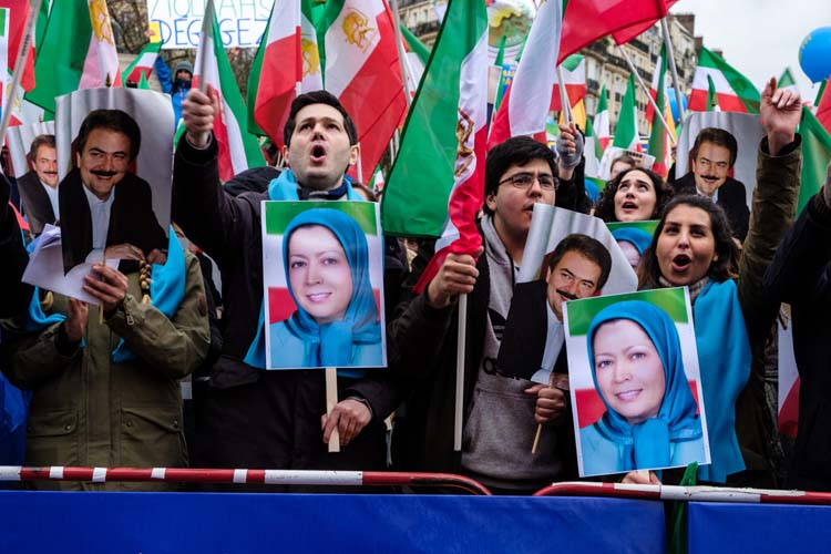 Les partisans d'un Iran libre manifestent samedi à Berlin