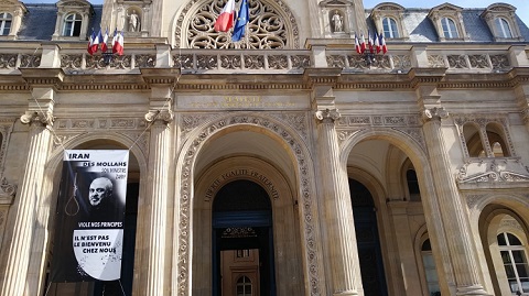 Les manifestations contre la visite du ministre iranien des Affaires étrangères dans les pays européens se poursuivent - Les Iraniens demandent l'expulsion de Javad Zarif de Paris