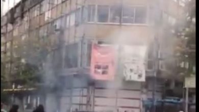 Téhéran #Iran avenue Lalezar la foule scande ce dimanche "A bas le dictateur"