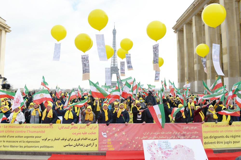 Manifestation à Paris pour alerter contre le massacre des manifestants en Iran