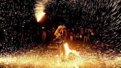 Iran - Les jeunes se lèvent à la fête du feu, incendient les effigies de Khamenei malgré l'état d'alerte des forces répressives