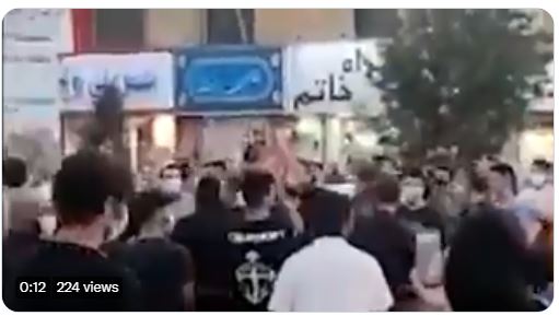 Manifestation à Eslamshahr aux cris de « A bas le dictateur »