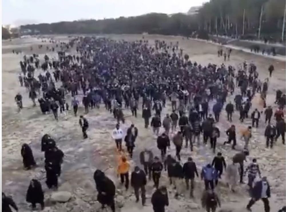 Iran : Cinquième jour de manifestations et de sit-in des agriculteurs d’Ispahan réclamant leurs droits à l’eau