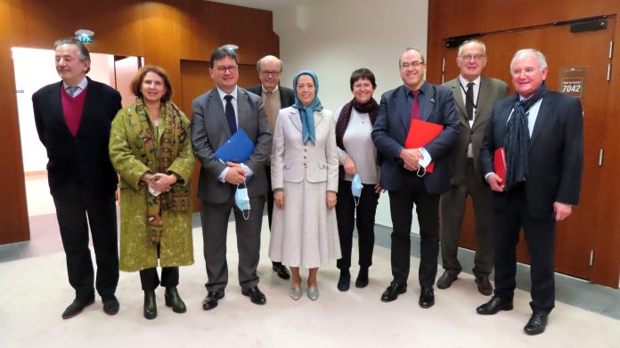 Notre soutien pour le peuple iranien est indéfectible (Philippe Gosselin)