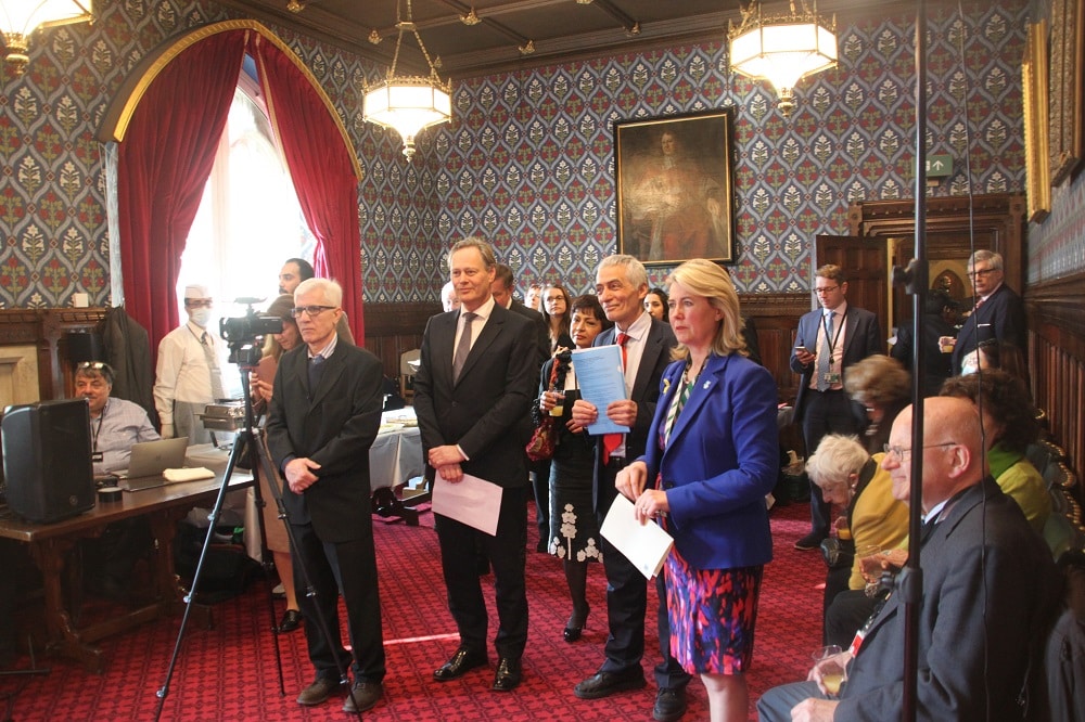 Les députés britanniques soutiennent la volonté du peuple iranien pour un changement de régime