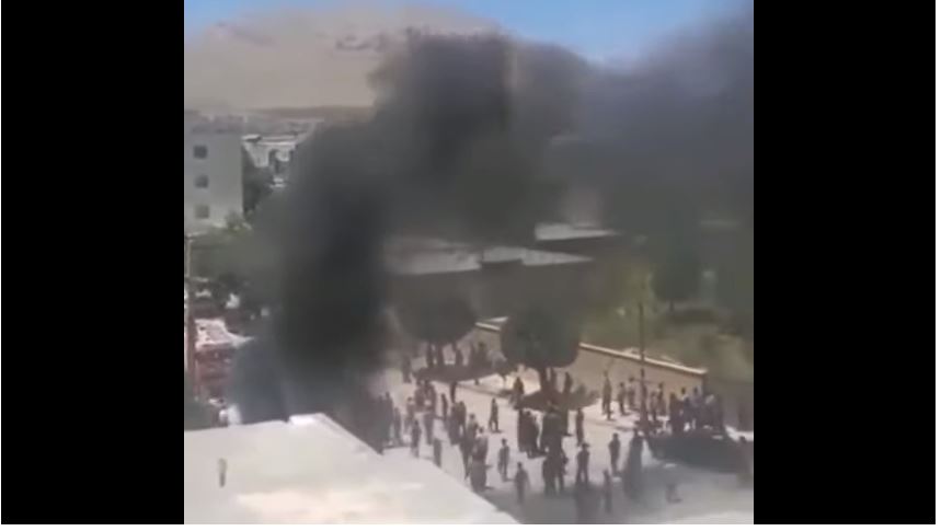 Iran – Insurrections et manifestations dans différentes villes pour la troisième nuit consécutive