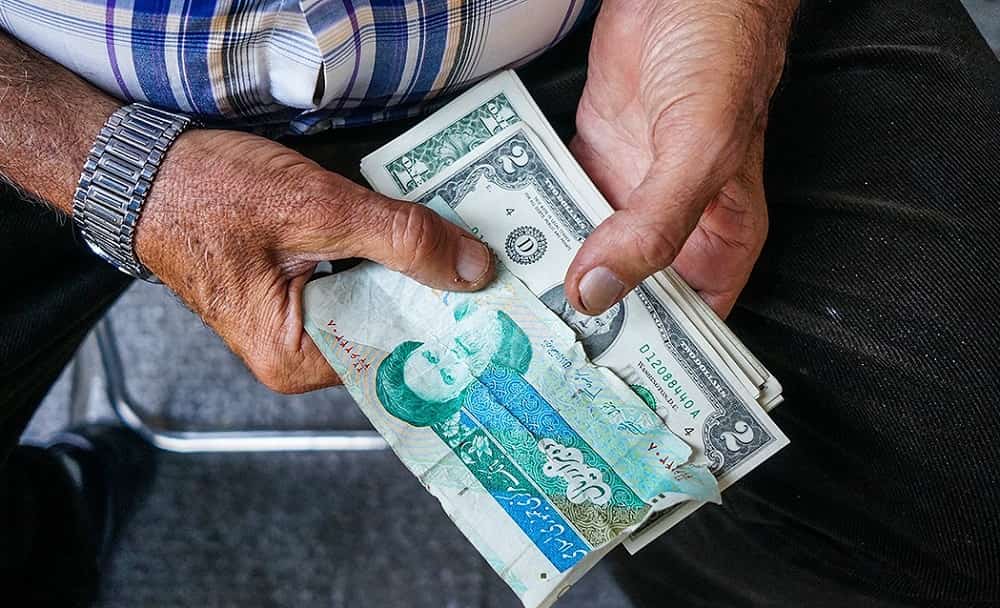 Iran : Le gouvernement de Raïssi face à un véritable dilemme pour supprimer le taux de change préférentiel