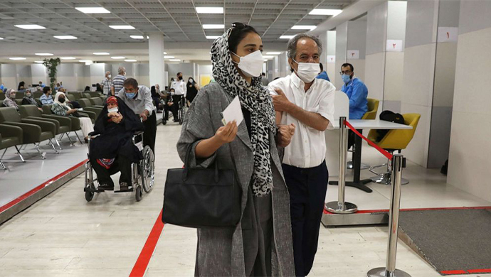 Iran – Covid -19 : Alors que la vaccination se fait au goutte à goutte, 130 villes sont en rouge, 129 en orange et 154 en jaune