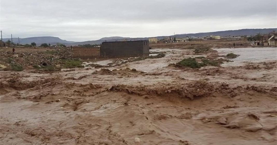 Inondations causant des pertes de vies humaines et des dévastations massives en Iran