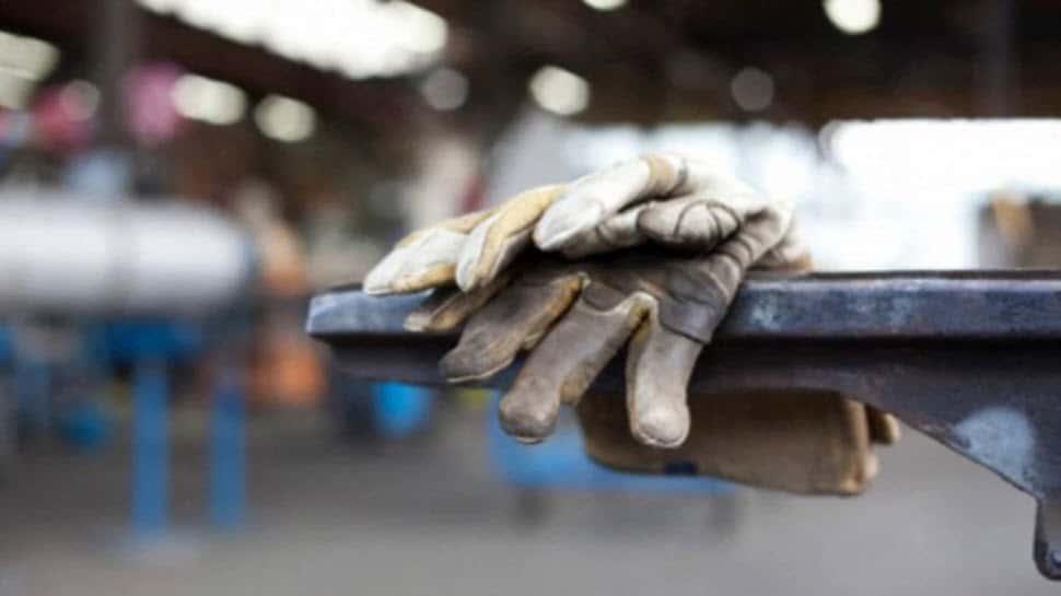 Iran : Huit travailleurs s’immolent par le feu pour protester contre leur exploitation brutale par le régime des mollahs