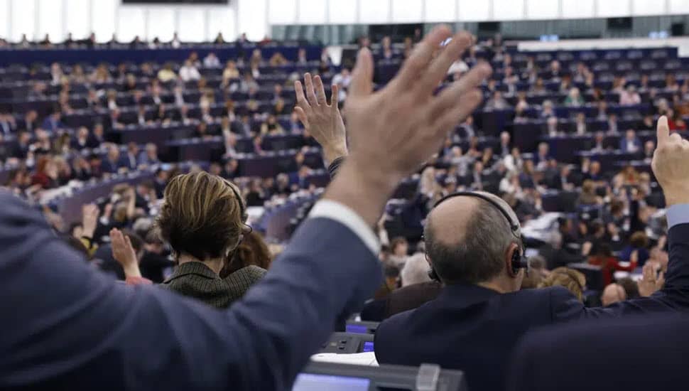 Le Parlement européen adopte une résolution contre le CGRI