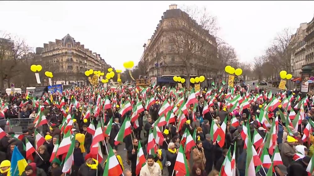 Reportage en direct : Les Iraniens honorent l’héritage de la révolution de 1979 et appellent à un Iran démocratique