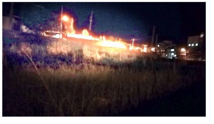 Iran : De jeunes insurgés visent le centre de commandement des forces de sécurité à Mahabad en réponse à l’assassinat de porteurs kurdes