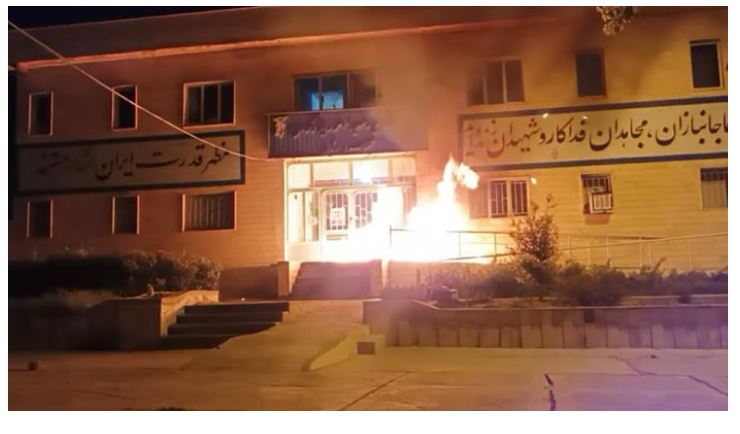 Iran: De jeunes insurgés visent des bases de la répression à Qazvine, Boukan et Kerman