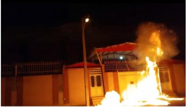 Iran : De jeunes insurgés visent le complexe judiciaire du régime à Kerman