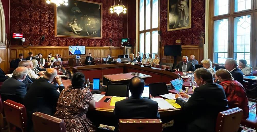 Cinq cent vingt-cinq parlementaires britanniques soutiennent le soulèvement iranien et le plan pour la démocratie de Radjavi