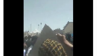 Manifestation à Zahedan avec des slogans et des pancartes « à bas Khamenei »