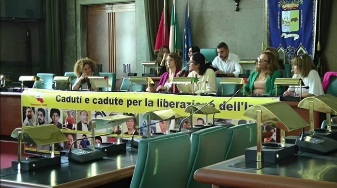 Rassemblement de soutien à la lutte des femmes iraniennes pour la liberté et la démocratie à Pescara en Italie