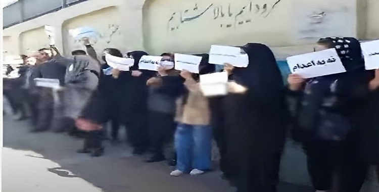 La crainte de Khamenei d’un soulèvement populaire alimente une vague d’exécutions massives