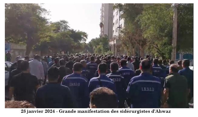 Sixième jour de grève des sidérurgistes d’Ahwaz et manifestation devant le gouvernorat du Khouzistan
