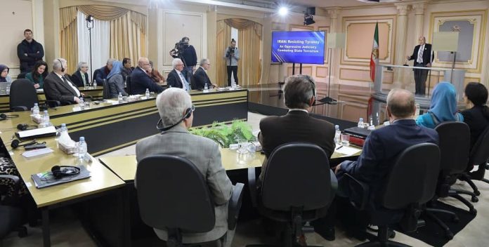 Le 1er mars, au siège du Conseil national de la Résistance iranienne (CNRI) à Auvers-sur-Oise,