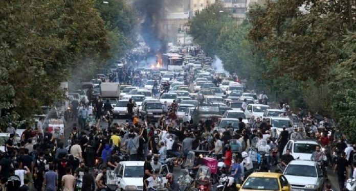 La crainte d’une explosion sociale à cause de la débâcle économique en Iran