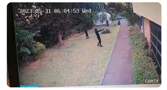 les vidéos de deux attaques terroristes perpétrées par des mercenaires du régime des mollahs contre un immeuble de résistants au nord de Paris, l’année dernière