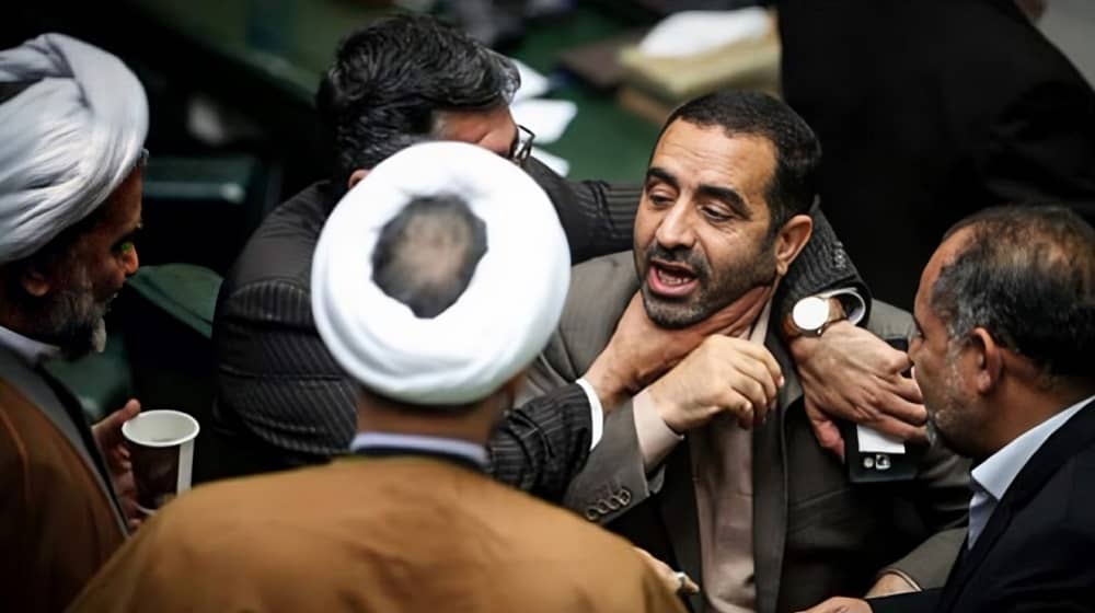 Crise et luttes intestines à l’approche de la simulacre d’élection présidentielle en Iran
