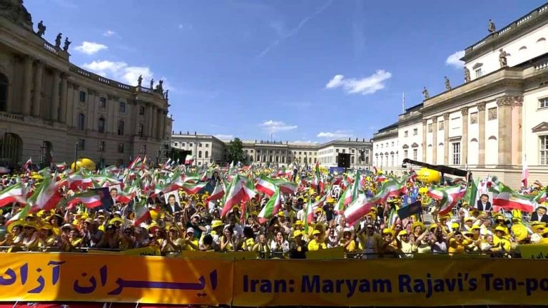 Le sénateur américain Robert Torricelli : le peuple iranien lui-même est l’alternative