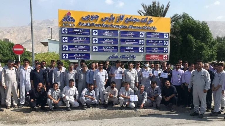 Les militants écologistes et les ouvriers industriels manifestent en Iran