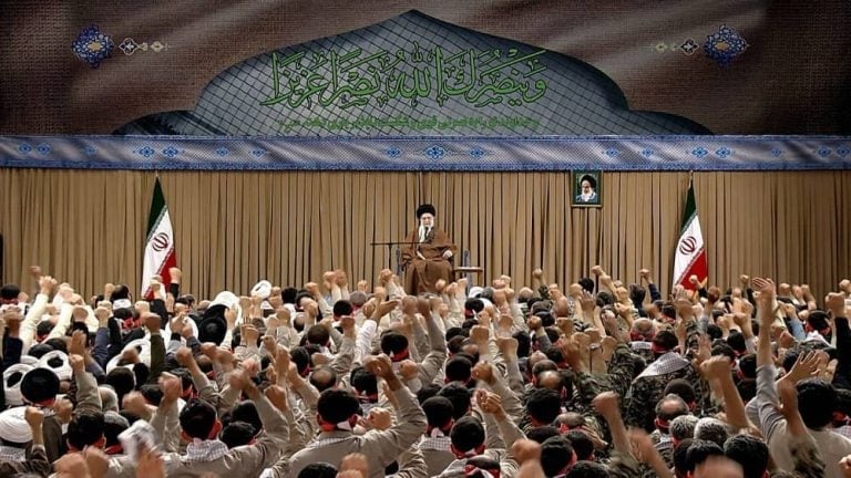 Khamenei cherche à rallier le Bassidj par craintes de révoltes populaires