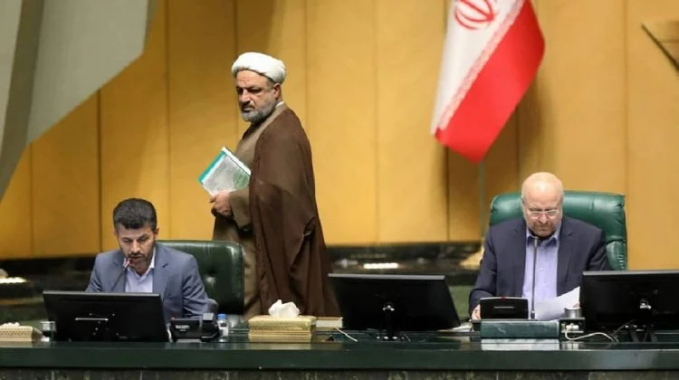 Iran : affrontements entre factions autour de la nomination de Zarif