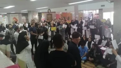 Protestations du personnel médical et universitaire en pleine crise économique