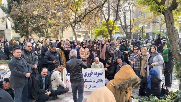Manifestations en Iran : enseignants, travailleurs et retraités