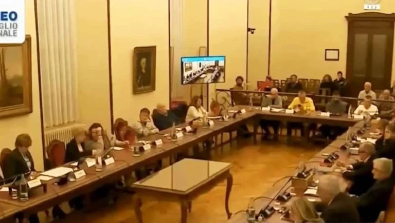 La ville de Cuneo en Italie condamne soutient la campagne mondiale ‘Non aux exécutions en Iran’