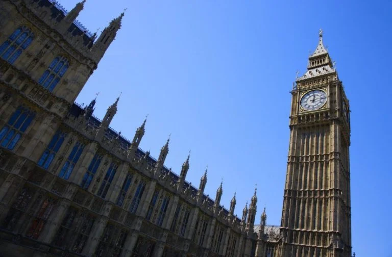 Plus de 250 députés du Parlement britannique se rallient au mouvement de libération de l’Iran