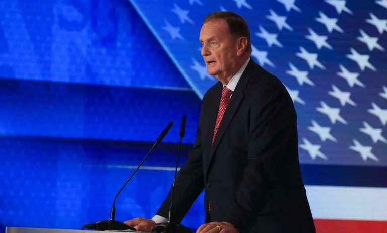 Le général James Jones appelle à une action ferme contre le régime iranien lors d’une conférence au siège du CNRI