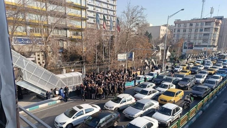 Iran : Des manifestations à l’échelle nationale contre les difficultés économiques et l’oppression