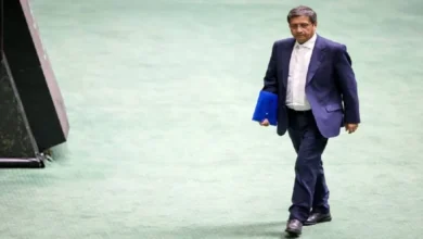 Des factions rivales en Iran s’affrontent sur le sort du ministre de l’Économie