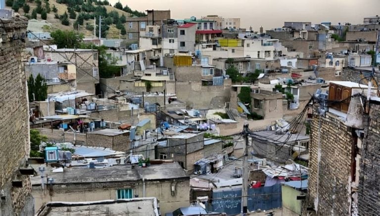 Iran : Des politiques de logement qui enferment des millions de personnes dans la pauvreté