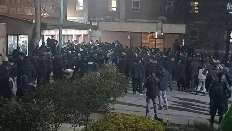 Deuxième jour de manifestations étudiantes à Téhéran après l’assassinat d’un étudiant