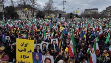 Des milliers de sympathisants du CNRI à Paris pour commémorer la révolution de 1979 en Iran