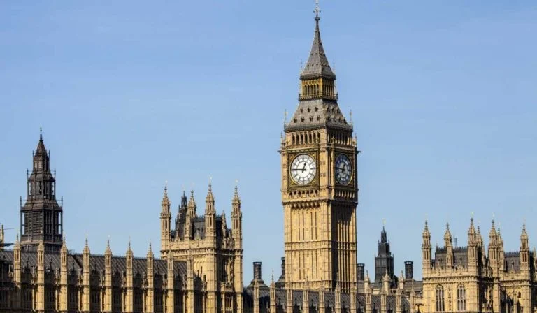 Les parlementaires britanniques appellent à proscrire le CGRI et à soutenir la résistance en Iran