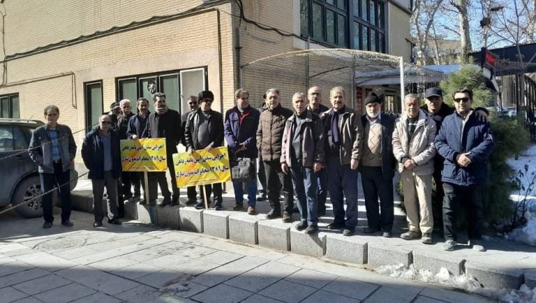 Manifestations de retraités et de travailleurs contre l’effondrement économique et la corruption du régime