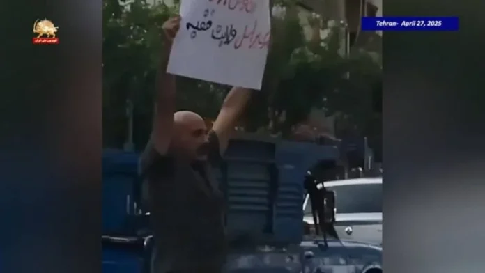 Manifestations en Iran : Un manifestant de Téhéran arrêté après avoir crié « Mort à Khamenei » en plein jour