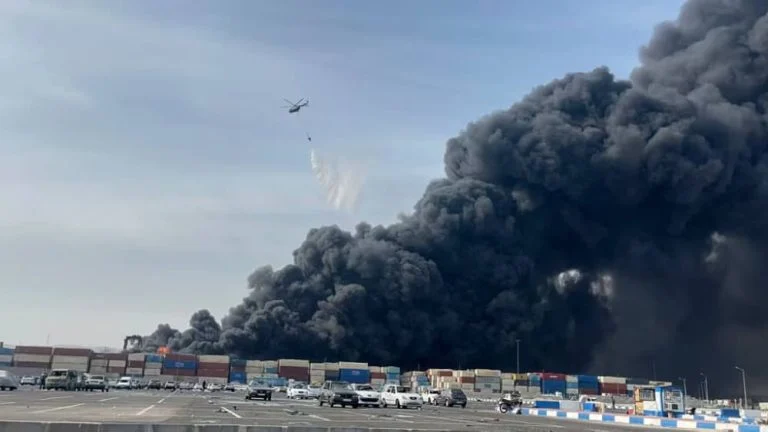 Iran : Une explosion massive secoue le port de Bandar Abbas, 400 blessés