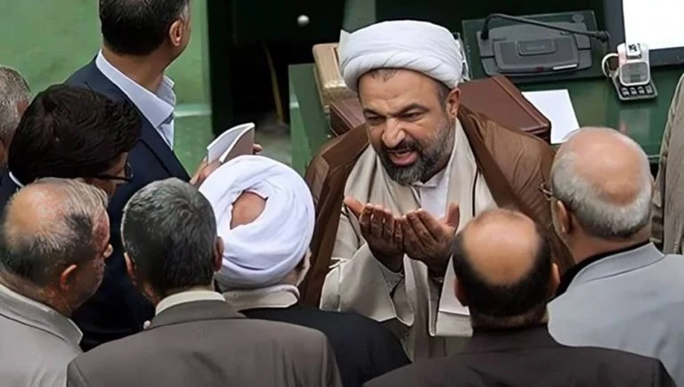 Intensification des luttes intestines au sein du régime iranien en pleine crise