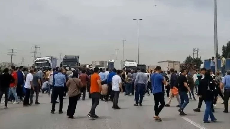 Iran : les manifestations se multiplient dans les villes, le régime faisant face à un tollé national et à la répression